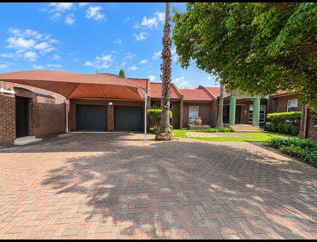 4 BEDROOM HOUSE FOR SALE IN THREE RIVERS EAST